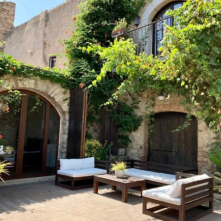 Villa Els Racons Del Castle In Wine Territory